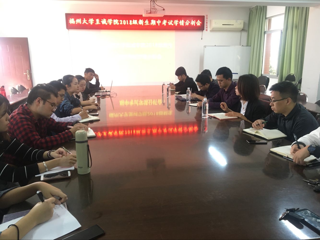 学情分析会.jpg