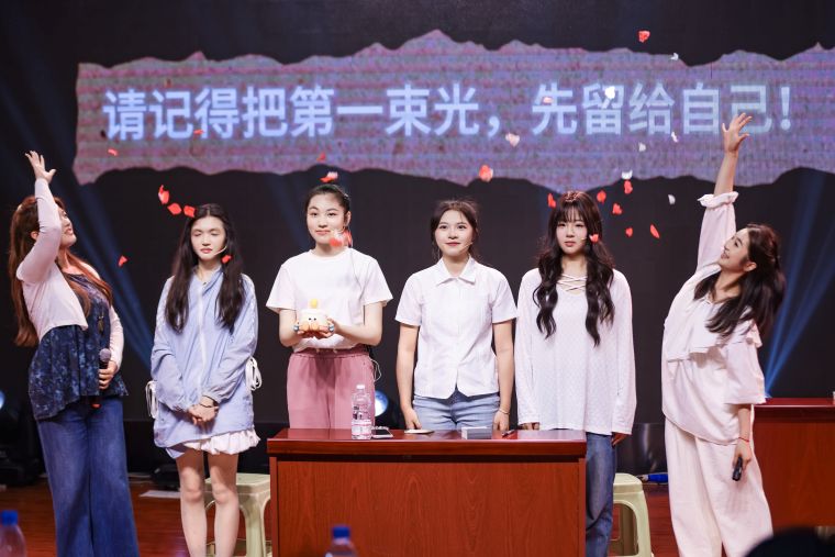 剧目《我有束光，先给自己》（人文艺术系）.jpg